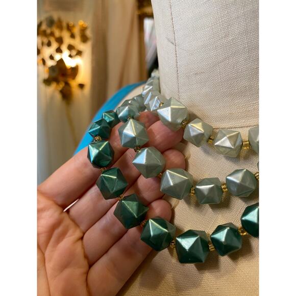 vintage 1950s ombre green beaded necklace pearlescent multi strand rockabilly - Picture 4 of 5